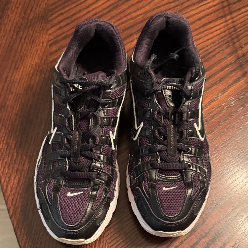 Nike Black and Purple Mesh Sneakers